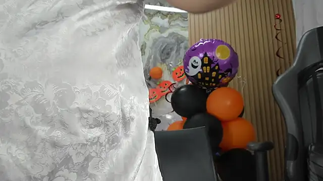 Lili 16 online show from 10/21/25, 11:15