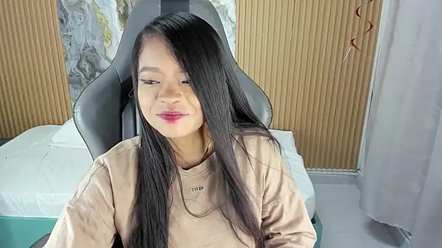 Lili 16 online show from 11/21/25, 11:09