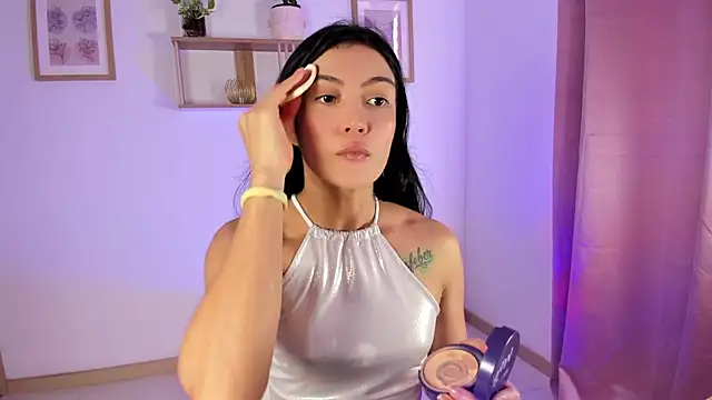 Snapshot of Lilabril chatting on 05/25/26, 02:38 Lilabril online show from 05/25/26, 02:38