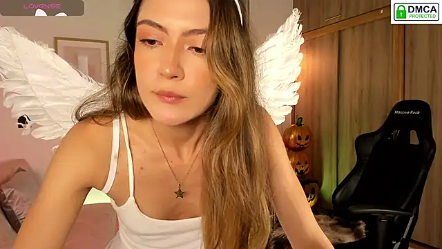 Lilabril online show from 10/31/25, 03:08