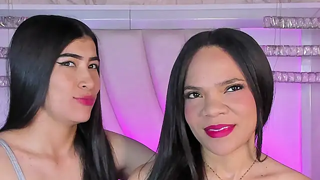Snapshot of siara_and_zoe chatting on 05/14/26, 11:35 siara and zoe online show from 05/14/26, 11:35