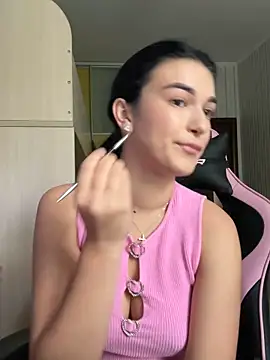 Snapshot of Julietta_a chatting on 09/29/25, 06:31 Julietta a online show from 09/29/25, 06:31