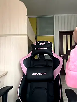 Snapshot of Julietta_a chatting on 11/18/25, 08:17 Julietta a online show from 11/18/25, 08:17