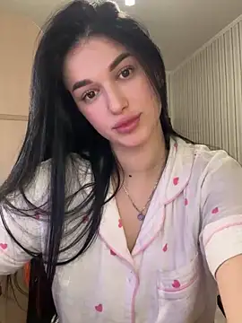 Snapshot of Julietta_a chatting on 01/21/25, 03:32 Julietta a online show from 01/21/25, 03:32