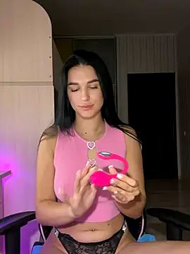 Snapshot of Julietta_a chatting on 10/08/25, 04:08 Julietta a online show from 10/08/25, 04:08