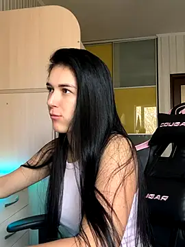 Snapshot of Julietta_a chatting on 11/14/25, 07:45 Julietta a online show from 11/14/25, 07:45