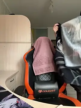 Snapshot of Julietta_a chatting on 12/16/25, 07:56 Julietta a online show from 12/16/25, 07:56