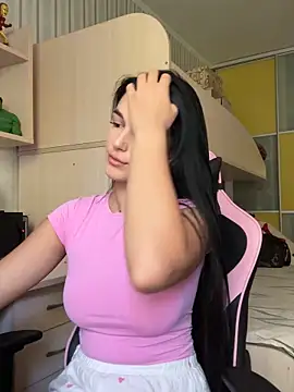 Snapshot of Julietta_a chatting on 09/19/25, 07:12 Julietta a online show from 09/19/25, 07:12