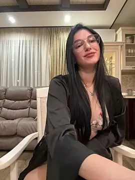 Snapshot of Julietta_a chatting on 02/07/25, 10:19 Julietta a online show from 02/07/25, 10:19