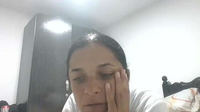 Snapshot of GiveLove1 chatting on 11/02/25, 04:45 GiveLove1 online show from 11/02/25, 04:45