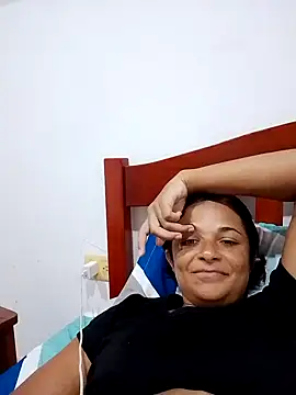 Snapshot of GiveLove1 chatting on 02/02/26, 03:44 GiveLove1 online show from 02/02/26, 03:44