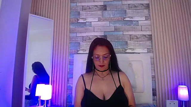 Snapshot of dayana_mendoza69 chatting on 04/17/26, 09:39 dayana mendoza69 online show from 04/17/26, 09:39