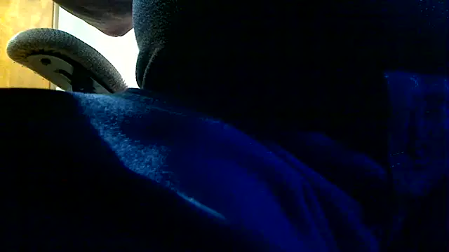 Snapshot of markluvskitty chatting on 04/21/26, 12:45 markluvskitty online show from 04/21/26, 12:45