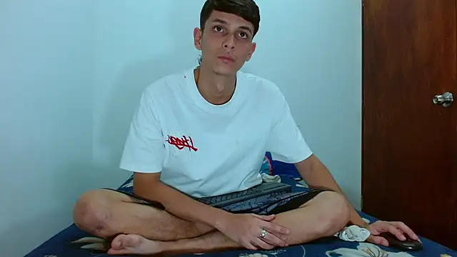 Snapshot of Lucho-Cole chatting on 07/14/26, 01:49 Lucho-Cole online show from 07/14/26, 01:49