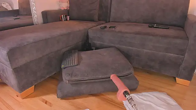 Snapshot of Isabella_francoo chatting on 11/17/25, 12:20 Isabella francoo online show from 11/17/25, 12:20