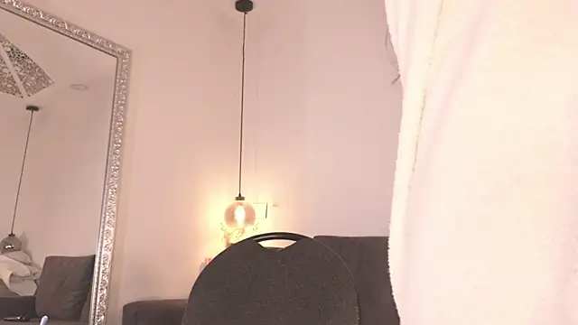 Snapshot of Isabella_francoo chatting on 12/19/25, 11:56 Isabella francoo online show from 12/19/25, 11:56