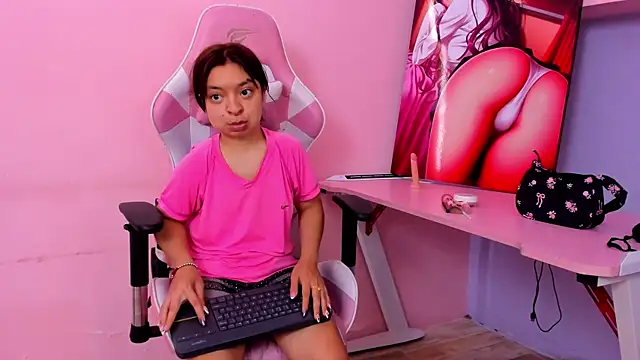 CharlotteMuller online show from 04/14/26, 08:25