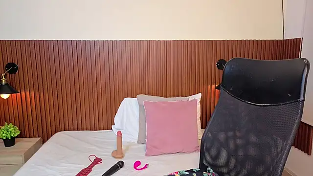 chanel brunette online show from 02/19/26, 12:13