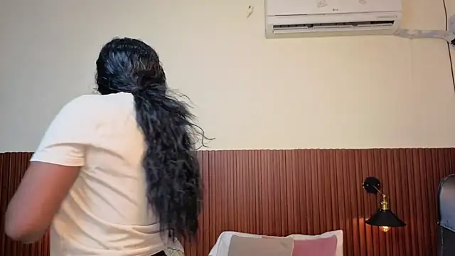 chanel brunette online show from 02/16/26, 12:37