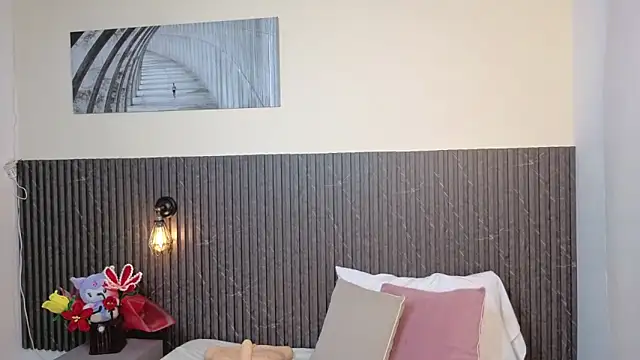 chanel brunette online show from 03/09/26, 06:00