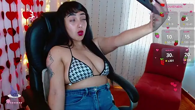 Snapshot of AmberGoddess_ chatting on 03/04/25, 05:45 AmberGoddess online show from 03/04/25, 05:45