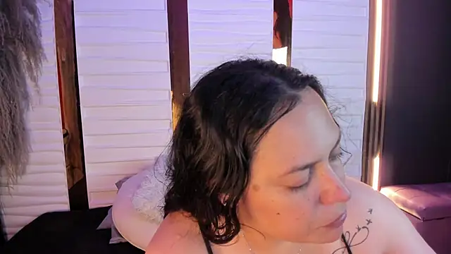 Snapshot of Biiancacox chatting on 10/19/25, 02:36 Biiancacox online show from 10/19/25, 02:36