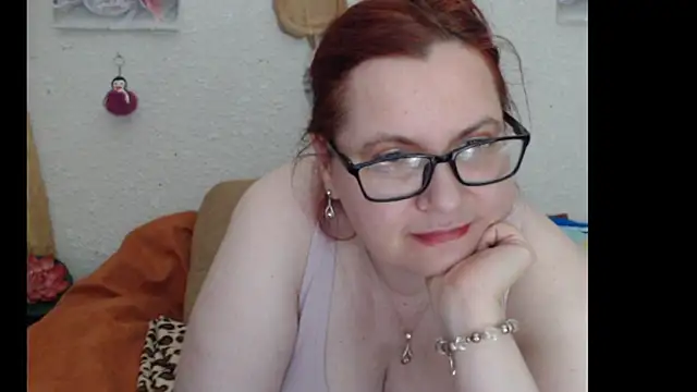 Snapshot of PlayfullMature chatting on 11/05/25, 06:00 PlayfullMature online show from 11/05/25, 06:00