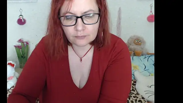 Snapshot of PlayfullMature chatting on 11/28/25, 06:19 PlayfullMature online show from 11/28/25, 06:19