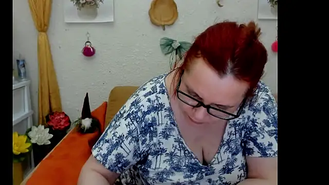 Snapshot of PlayfullMature chatting on 10/28/25, 10:20 PlayfullMature online show from 10/28/25, 10:20