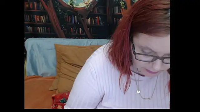 Snapshot of PlayfullMature chatting on 06/17/26, 12:00 PlayfullMature online show from 06/17/26, 12:00