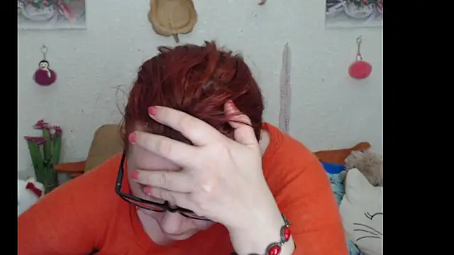 Snapshot of PlayfullMature chatting on 11/27/25, 09:43 PlayfullMature online show from 11/27/25, 09:43