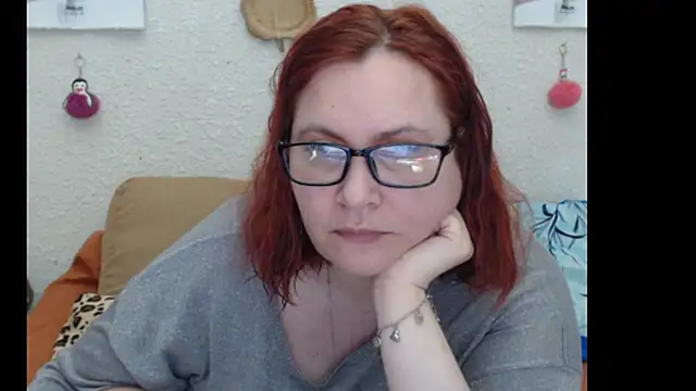 Snapshot of PlayfullMature chatting on 11/02/25, 04:34 PlayfullMature online show from 11/02/25, 04:34