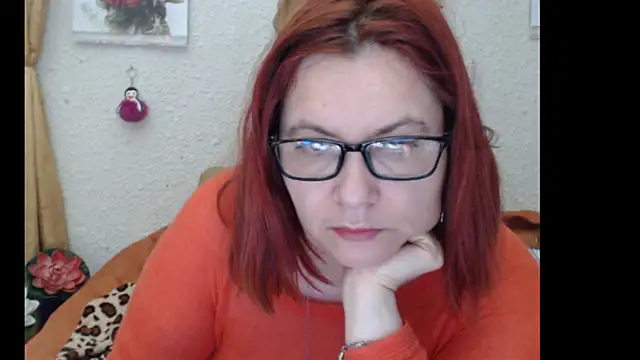 Snapshot of PlayfullMature chatting on 10/21/25, 10:36 PlayfullMature online show from 10/21/25, 10:36