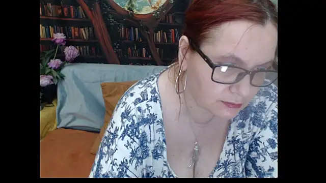 Snapshot of PlayfullMature chatting on 06/11/26, 06:27 PlayfullMature online show from 06/11/26, 06:27