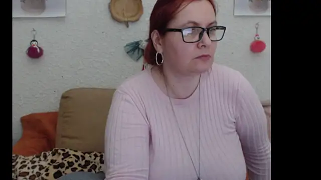 Snapshot of PlayfullMature chatting on 10/31/25, 05:20 PlayfullMature online show from 10/31/25, 05:20