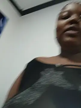 Snapshot of queennapal chatting on 06/11/26, 04:15 queennapal online show from 06/11/26, 04:15