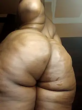 queennapal online show from 09/19/25, 12:36