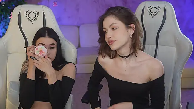Snapshot of Tina_Breeze chatting on 03/19/25, 03:51 Tina Breeze online show from 03/19/25, 03:51