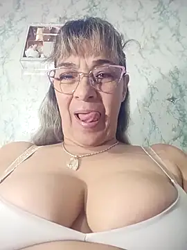 Snapshot of biancchi chatting on 10/08/25, 11:27 biancchi online show from 10/08/25, 11:27