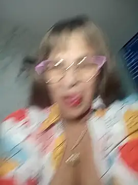 Snapshot of biancchi chatting on 09/15/25, 11:27 biancchi online show from 09/15/25, 11:27