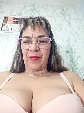 Snapshot of biancchi chatting on 09/20/25, 12:43 biancchi online show from 09/20/25, 12:43