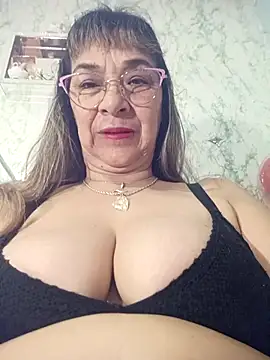 Snapshot of biancchi chatting on 11/12/25, 09:57 biancchi online show from 11/12/25, 09:57