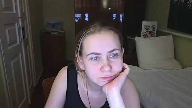 Snapshot of Riley_Roo chatting on 02/05/25, 04:25 Riley Roo online show from 02/05/25, 04:25