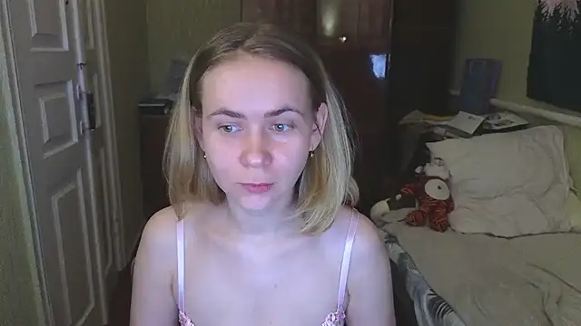 Snapshot of Riley_Roo chatting on 03/12/25, 06:53 Riley Roo online show from 03/12/25, 06:53