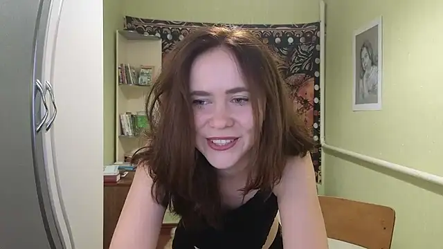 Snapshot of Riley_Roo chatting on 09/22/25, 10:10 Riley Roo online show from 09/22/25, 10:10