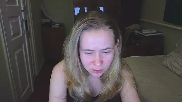 Snapshot of Riley_Roo chatting on 03/20/25, 05:25 Riley Roo online show from 03/20/25, 05:25