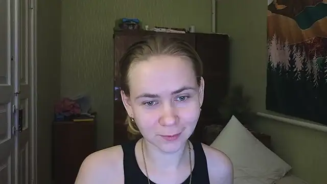 Snapshot of Riley_Roo chatting on 01/18/25, 10:28 Riley Roo online show from 01/18/25, 10:28