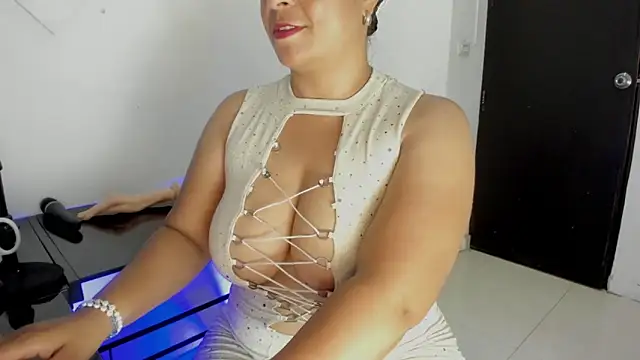 cathaarizti8 online show from 05/26/26, 02:59