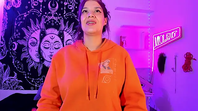 Snapshot of Violet-Queen chatting on 02/26/26, 04:34 Violet-Queen online show from 02/26/26, 04:34