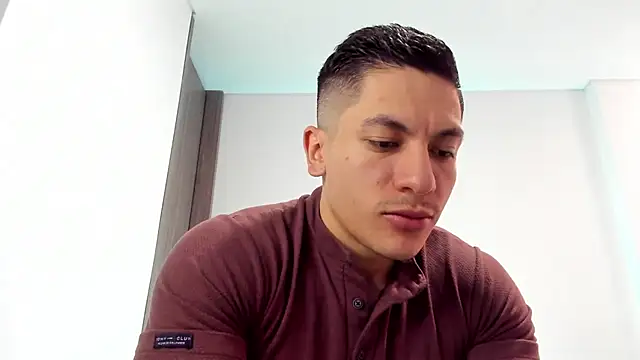 Snapshot of aquiles_51 chatting on 05/23/26, 06:18 aquiles 51 online show from 05/23/26, 06:18